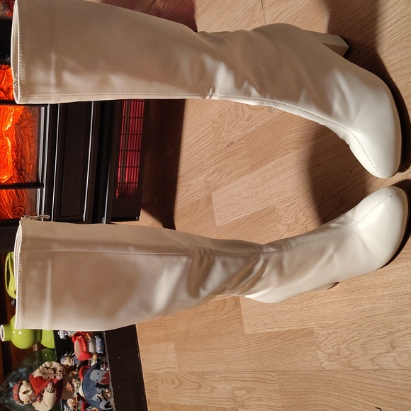 Womens white 70s go go style boots vegan leather very nice - Picture 2 of 5